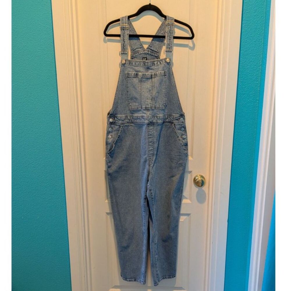 GAP Light Wash Denim Overalls Women's Size XL 100% Cotton Jean Jump Suit